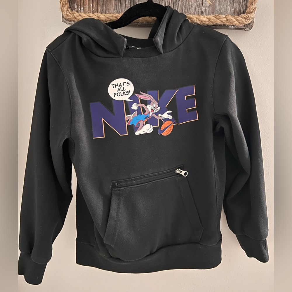Nike Dri-Fit size 5/Small in Boys/Youth, Bugs Bunny, black sweater, Used